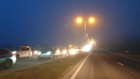 Фото-репортаж: Закрытие Русского моста спровоцировало многокилометровую пробку