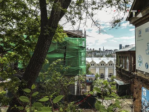 Фото-репортаж: Выше головы: застройка исторического центра захватывает Владивосток