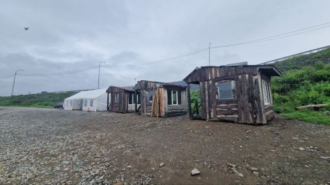 Фото-репортаж: Грязь и нелегальный бизнес атакуют популярную зону отдыха во Владивостоке