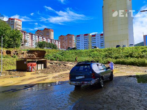 Фото-репортаж: Система водоотведения в Снеговой Пади не прошла проверку тайфуном