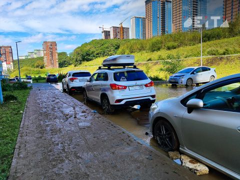 Фото-репортаж: Система водоотведения в Снеговой Пади не прошла проверку тайфуном