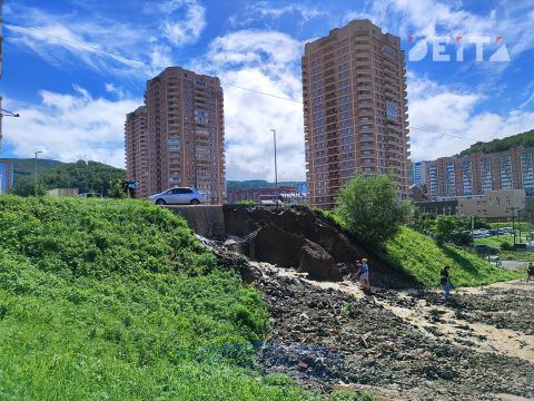 Фото-репортаж: Система водоотведения в Снеговой Пади не прошла проверку тайфуном