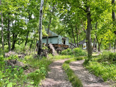 Фото-репортаж: Приватизации не подлежат: что стало с детскими лагерями Владивостока