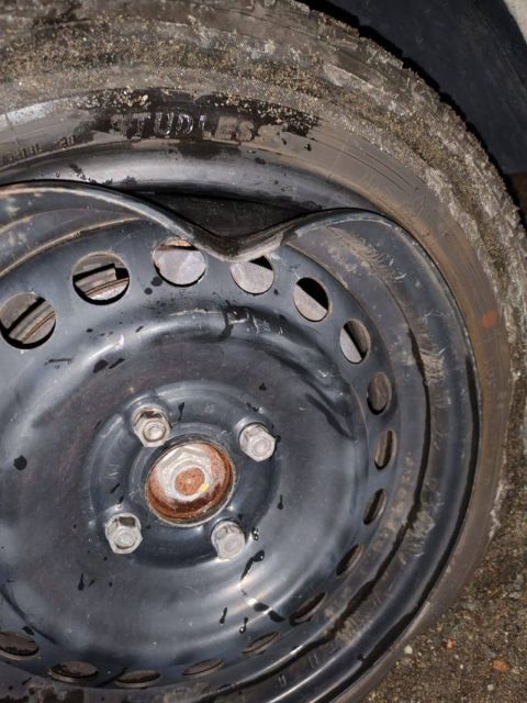 Фото-репортаж: Ямы на федеральной трассе "Уссури" обошлись водителям в 10 тысяч рублей