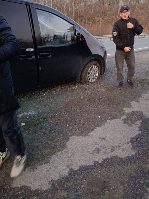 Фото-репортаж: Ямы на федеральной трассе "Уссури" обошлись водителям в 10 тысяч рублей