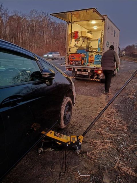 Фото-репортаж: Ямы на федеральной трассе "Уссури" обошлись водителям в 10 тысяч рублей