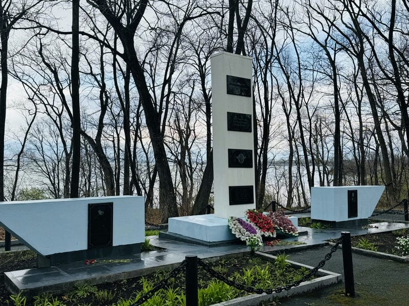 Памятник авиаторам-пограничникам, погибшим в годы Великой Отечественной войны 1941-1945 гг.