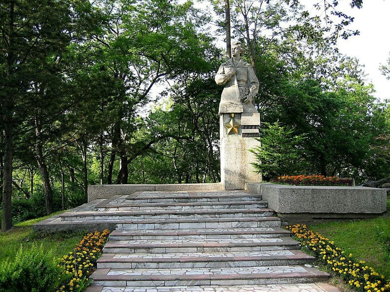 Памятник Герою Советского Союза М.Н. Цукановой