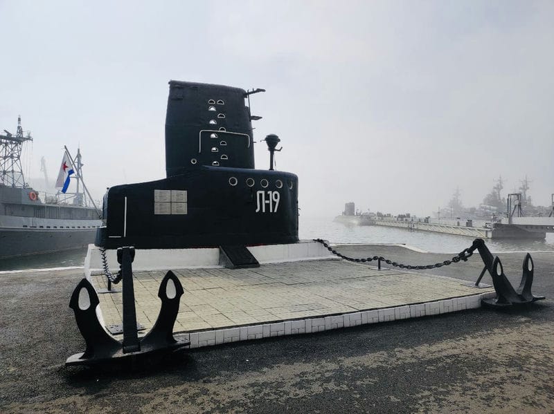 Памятник героям-подводникам подлодки Л-19, погибшим в бою 1945 г.