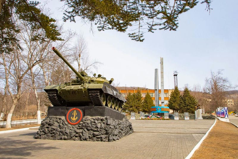 Памятник подвигам морских пехотинцев Тихоокеанского флота в 1941-1945 годах