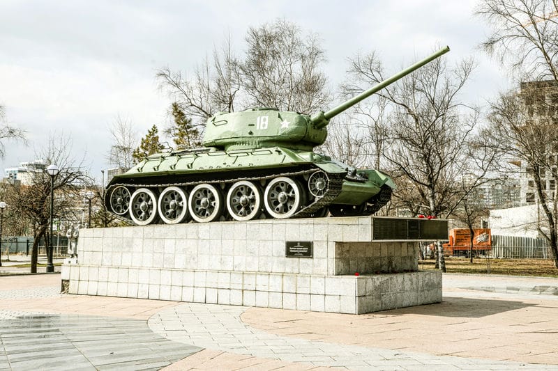 Памятник танковой колонне Приморский комсомолец