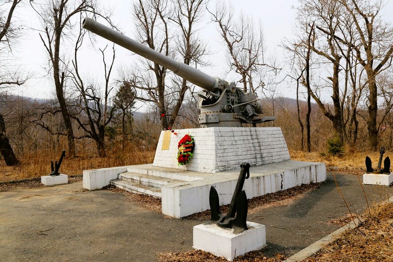 Памятник героям артиллеристам Тихоокеанского флота, погибшим в 1945 году в борьбе с империалистической Японией